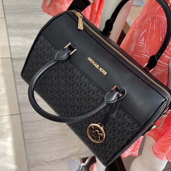 Michael Kors med Duffel Travel - Leather/Coated
NWT
35S2GTFU2B
BLACK - Picture 16 of 16